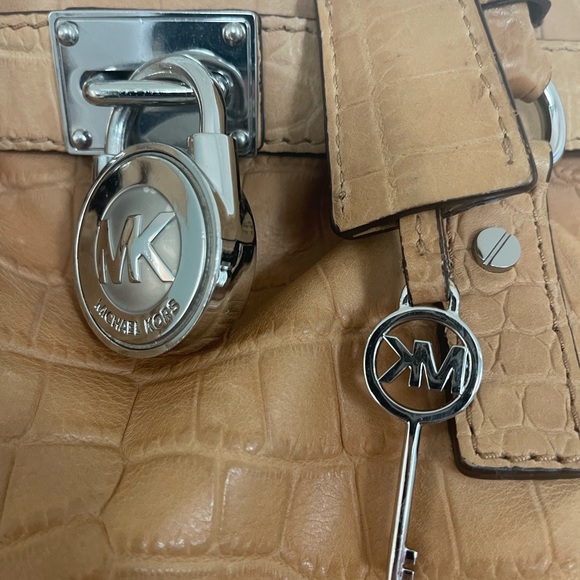 Michael kors tan leather tote great condition! - Picture 2 of 4